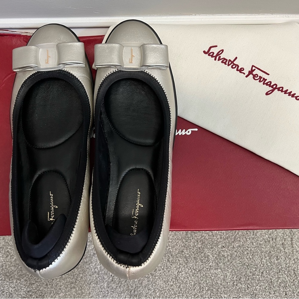SALVATORE FERRAGAMO Savina Women's Ballet Flats White Lamb Size 7C